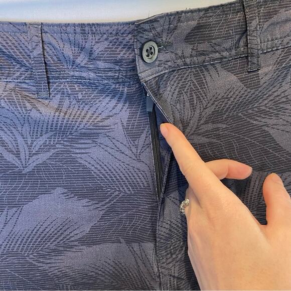 Goodfellow & Co Men’s Hybrid Swim Shorts 9” Inseam Size 36 Leaf Print Dark Grey - Picture 3 of 10